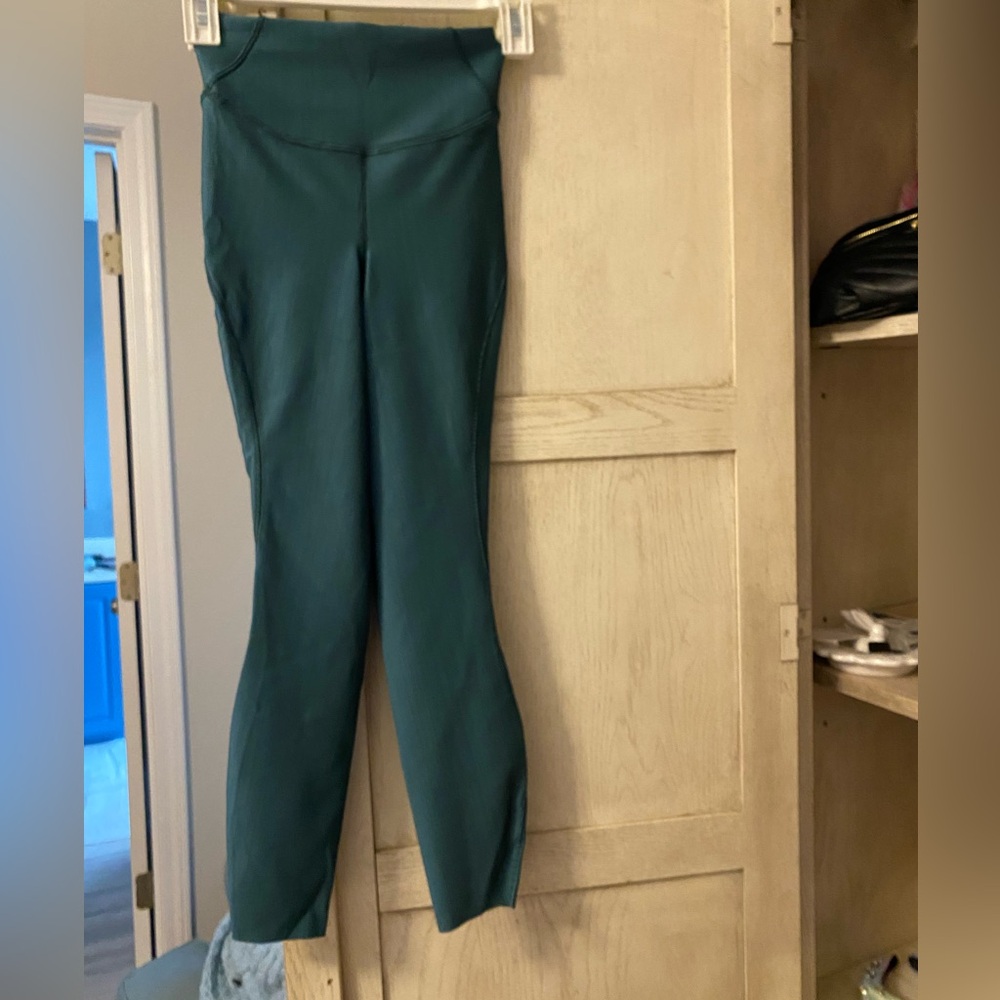 Women’s Lululemon ribbed leggings .Size 0.